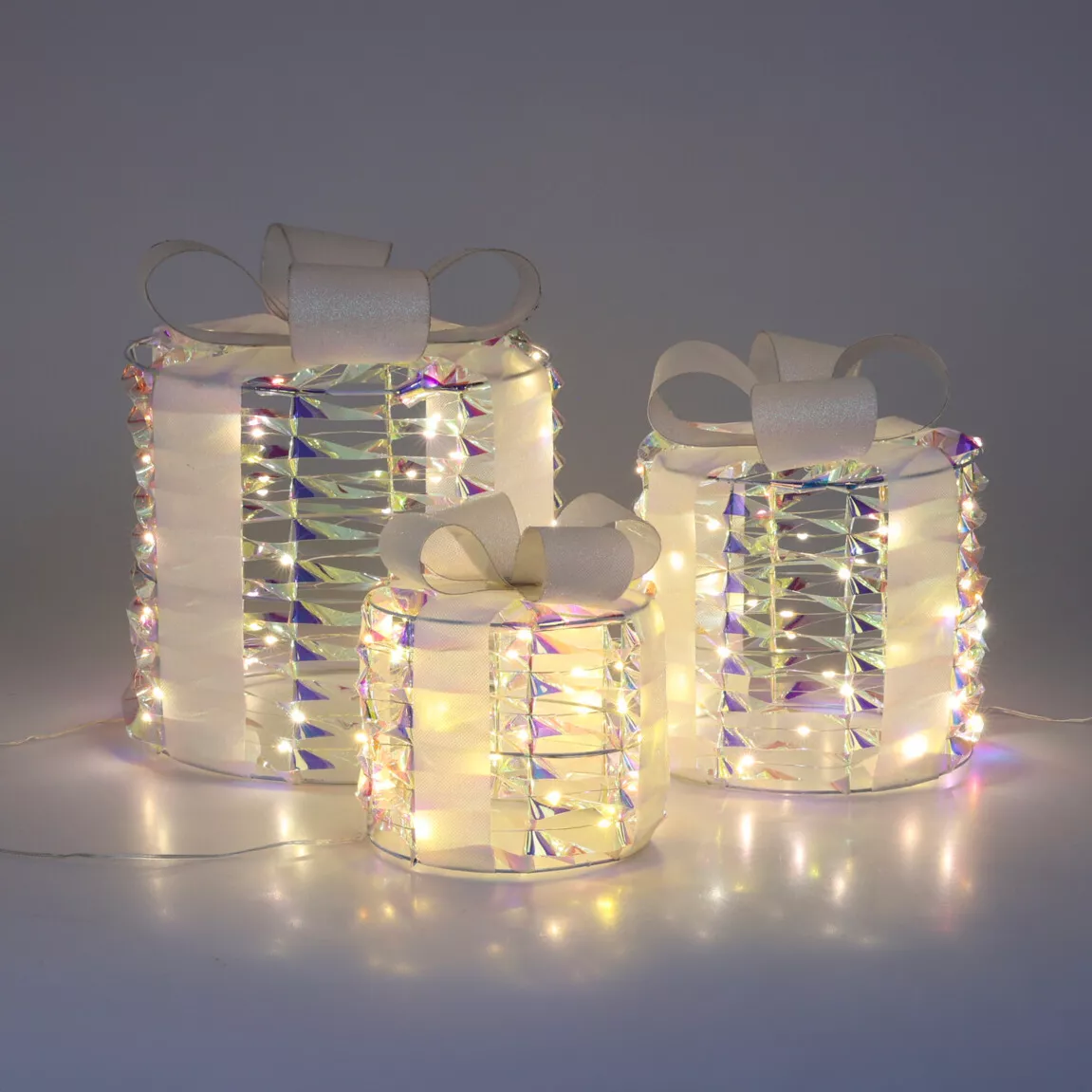 Lot de 3 cadeaux lumineux 135 LED (H25 cm) Rond et chic Blanc irisé