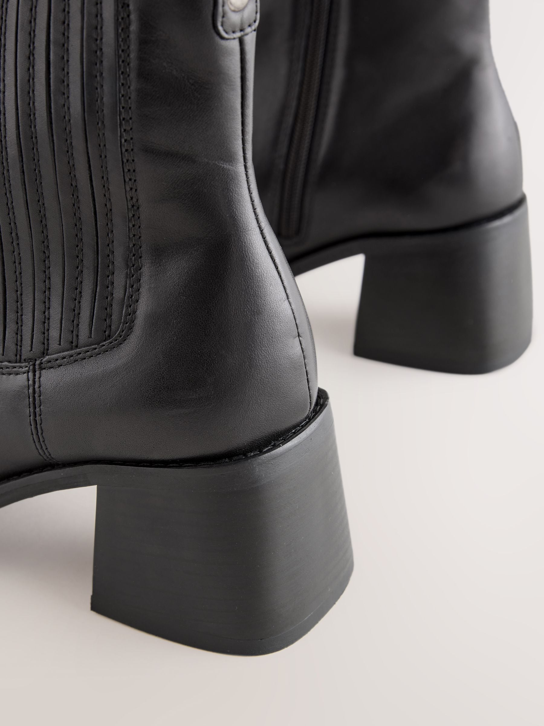 Zwart - Forever Comfort® leren Chelsea-laarzen met vierkante neus en blokhak