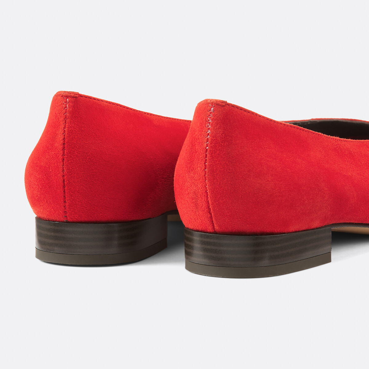 COLEÇÕES LA REDOUTE<br>Sapatilhas de ballet com bico fino e salto baixo, em couro