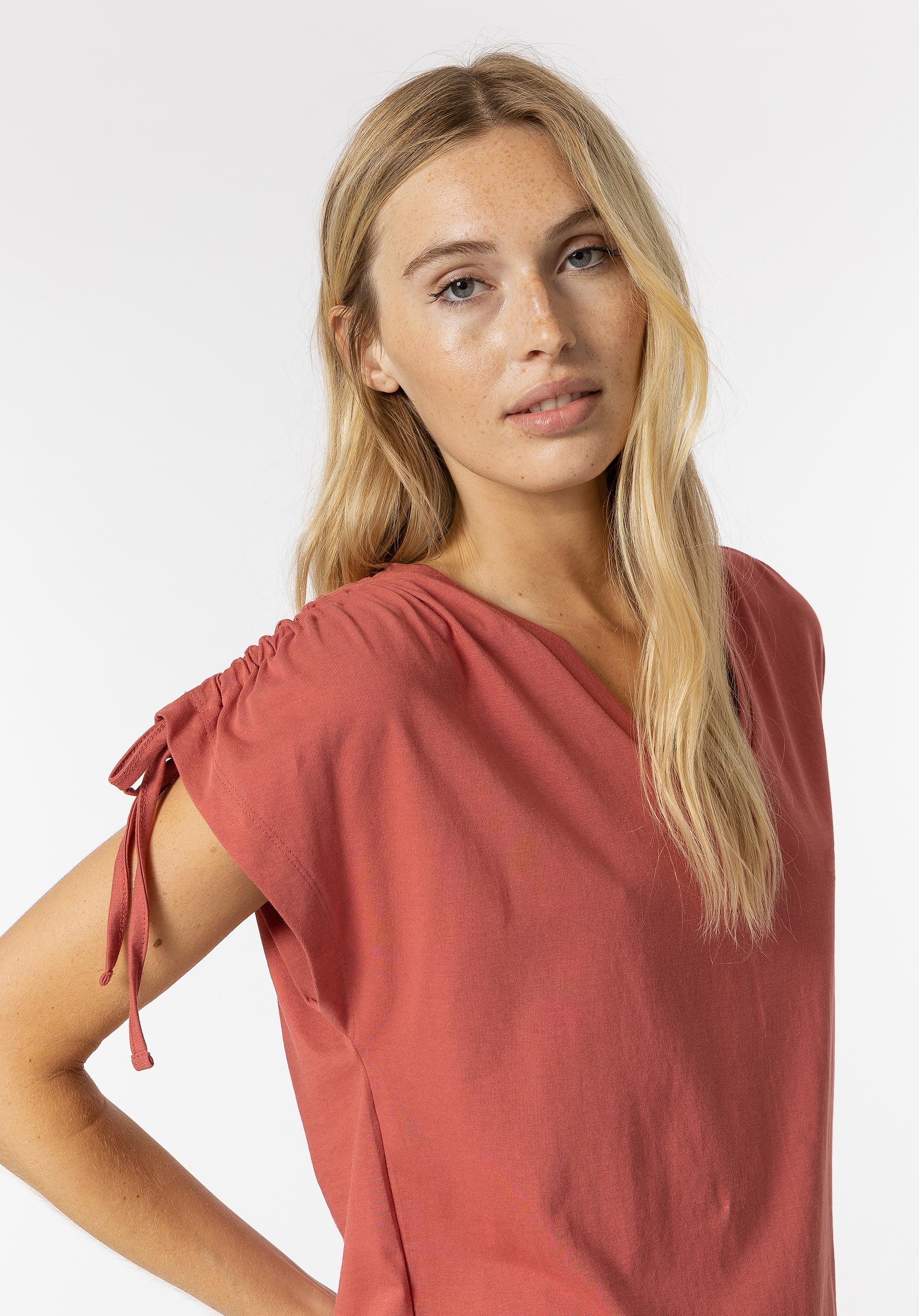 T-shirt com Franzido nas Mangas