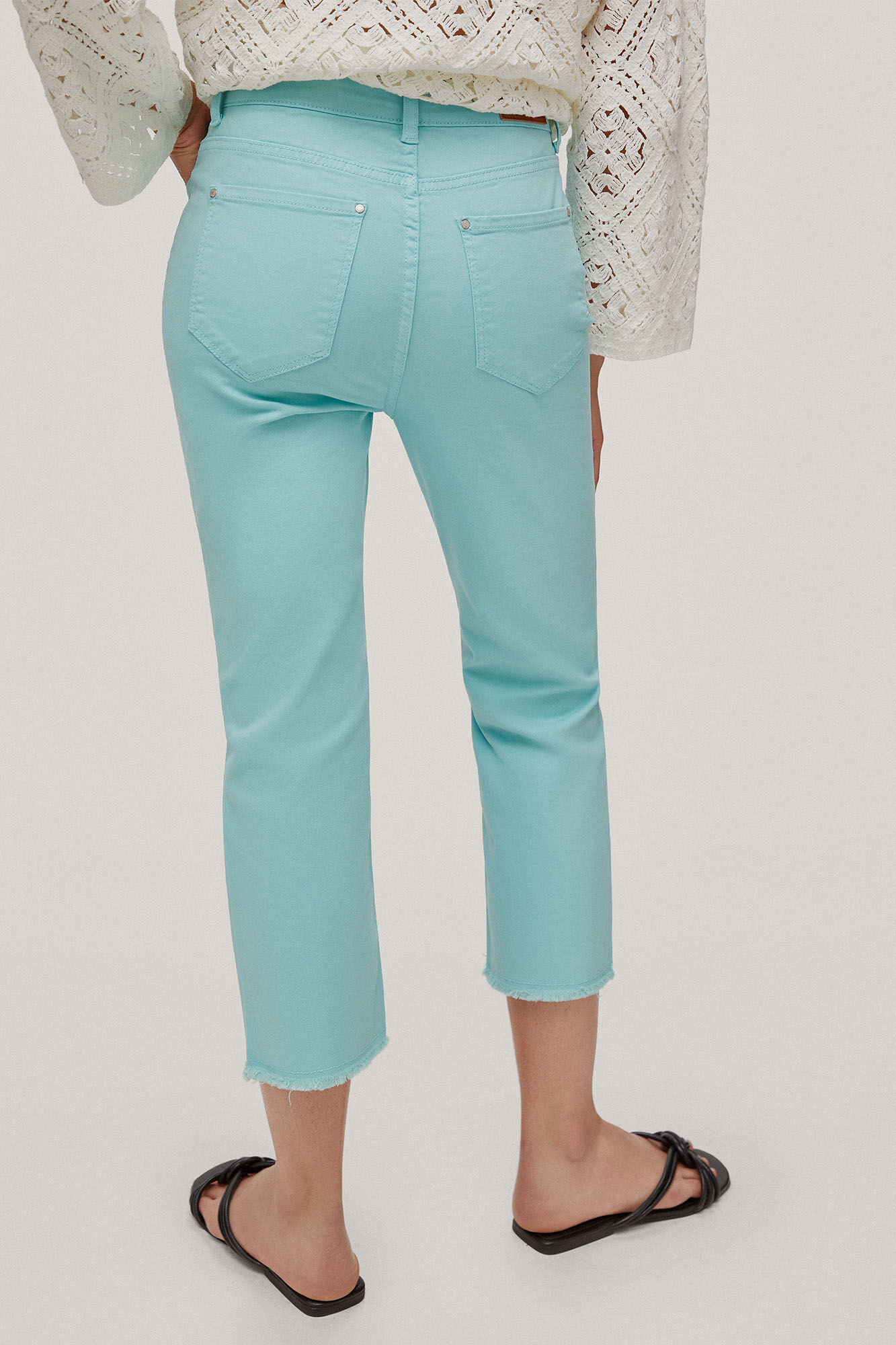 Calça jeans capri reta com 5 bolsos - Azul