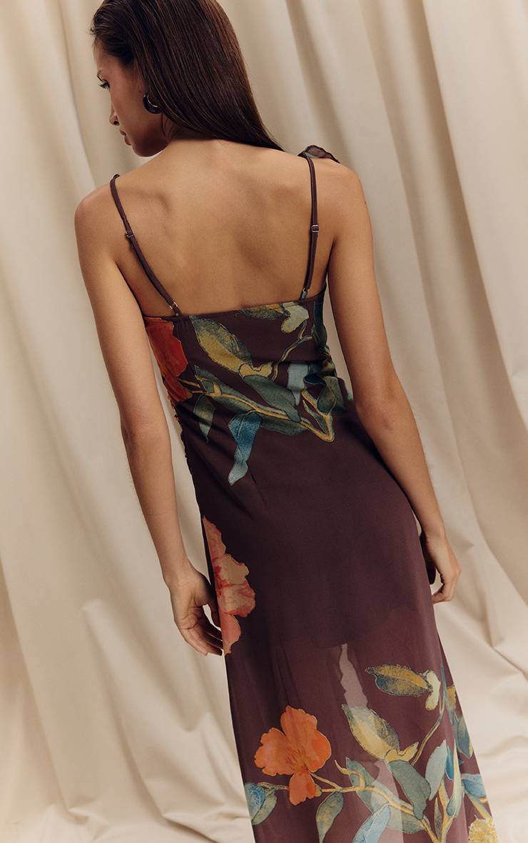 Marron Robe Longue À Bretelles À Volants En Mousseline Fleurie Avec Décolleté Plongeant