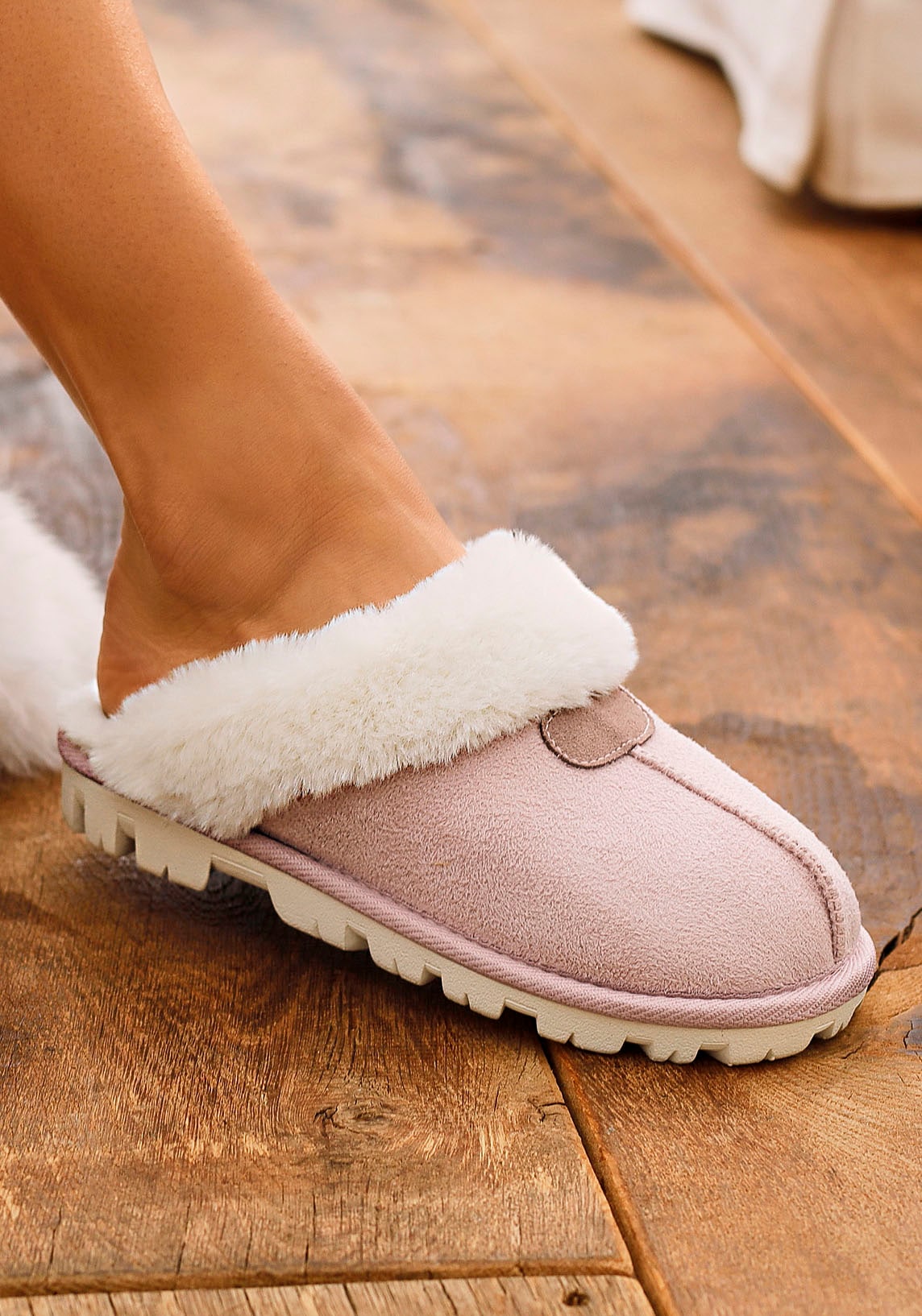 Vivance Hausschuh »Plüsch Hausschuhe, Pantolette, Pantoffeln, Clogs, Schlappen,«  mit Warmfutter VEGAN