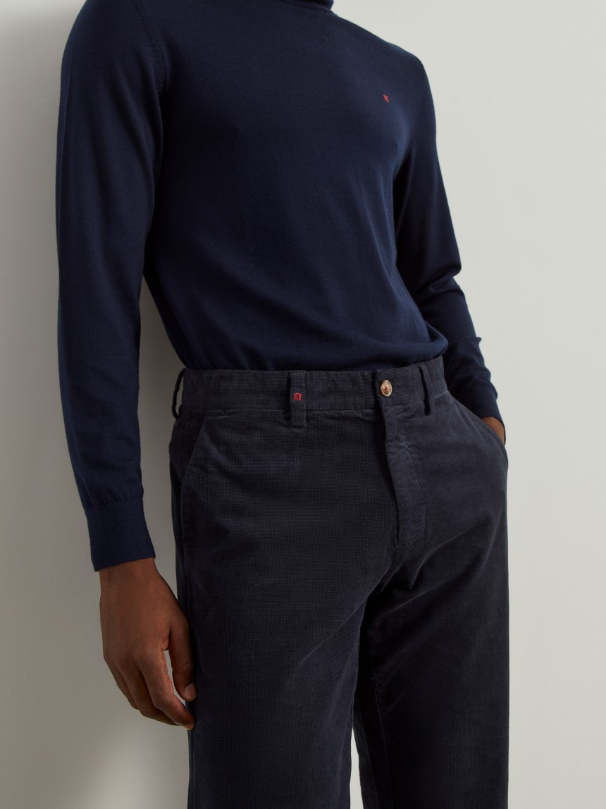 Calças chino regular fit em veludo