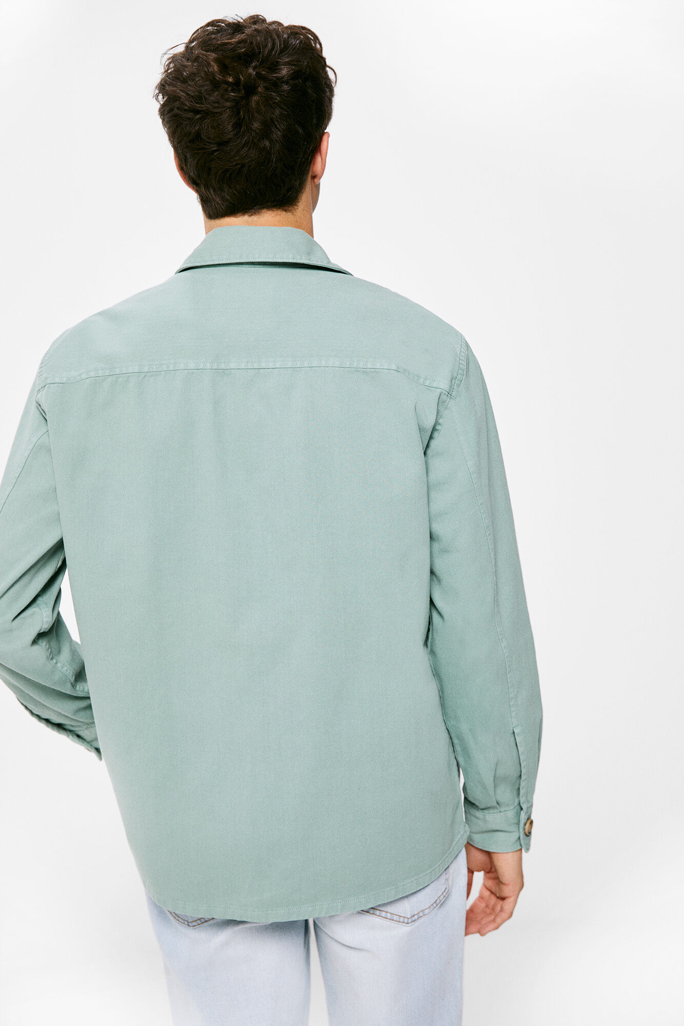 Cor da sobrecamisa: verde