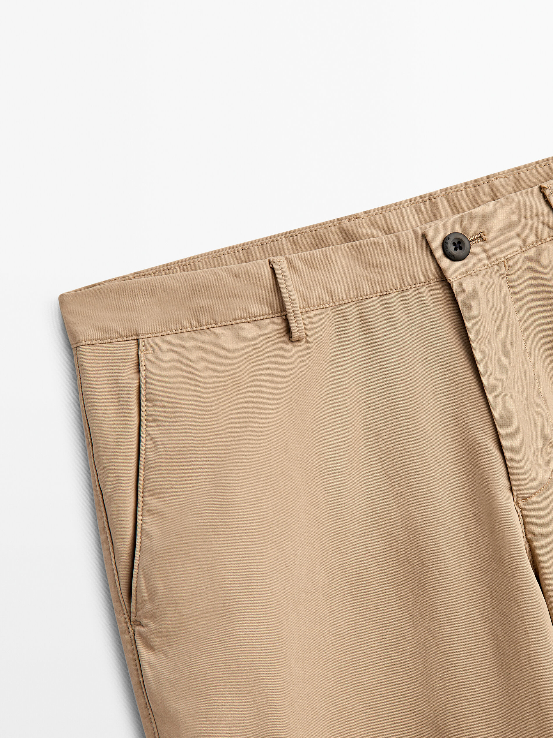 Calça chino de algodão de corte regular - BEGE