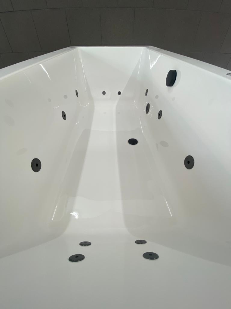 Lambini Designs Cube bubbelbad 190x90cm elektronisch 6 4 2 hydrojets zwart