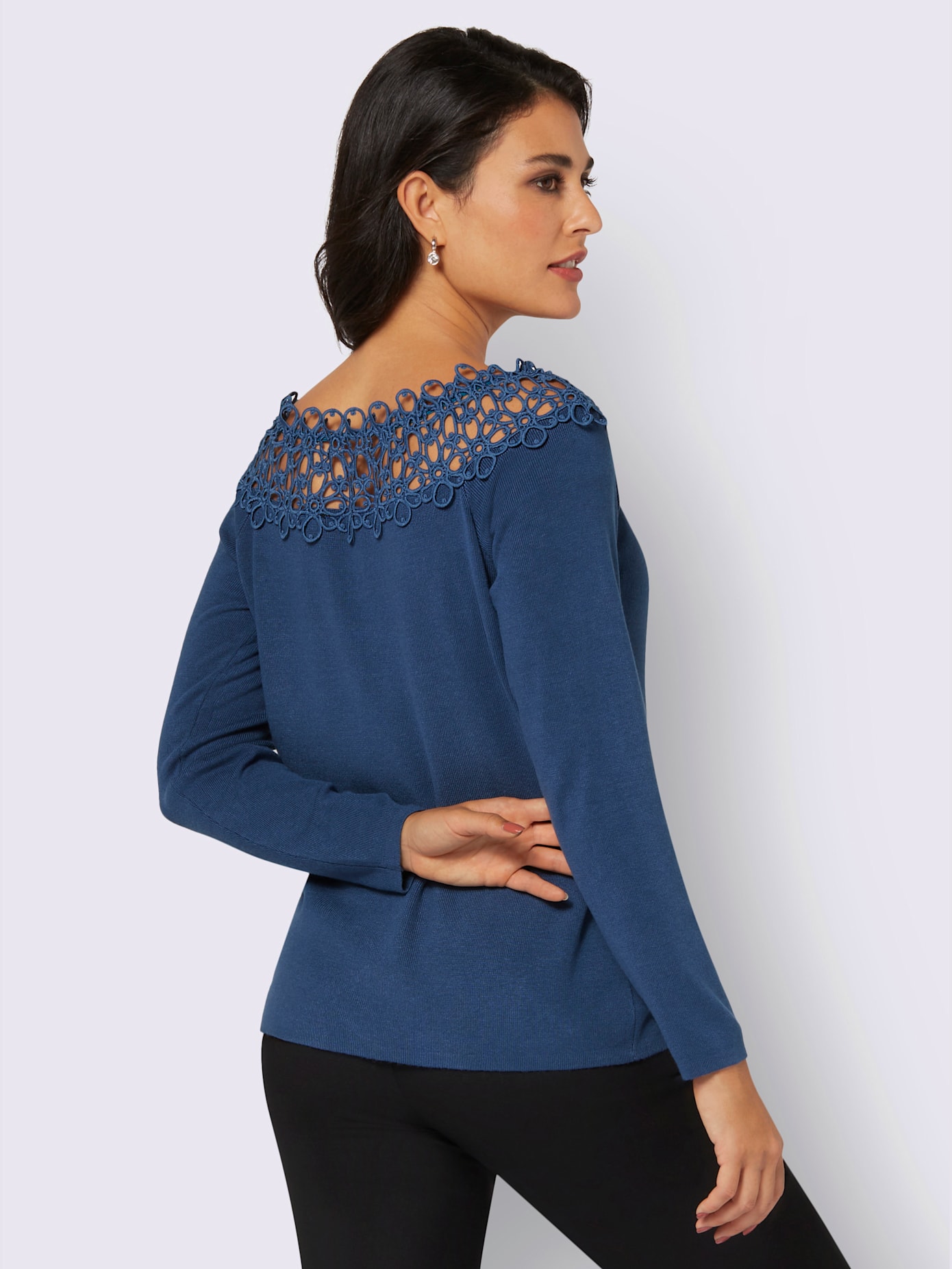 Pull magnifique bordure en dentelle