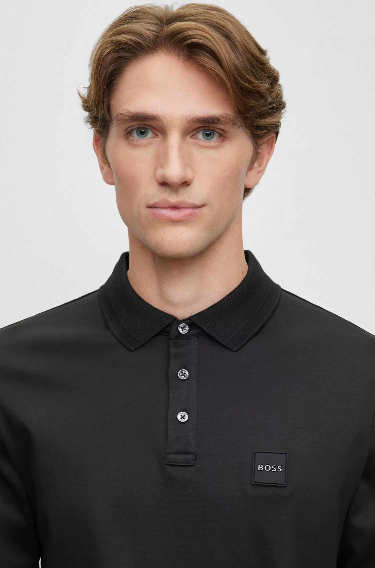 Camisa polo BOSS preta em algodão mercerizado com etiqueta com o logotipo.