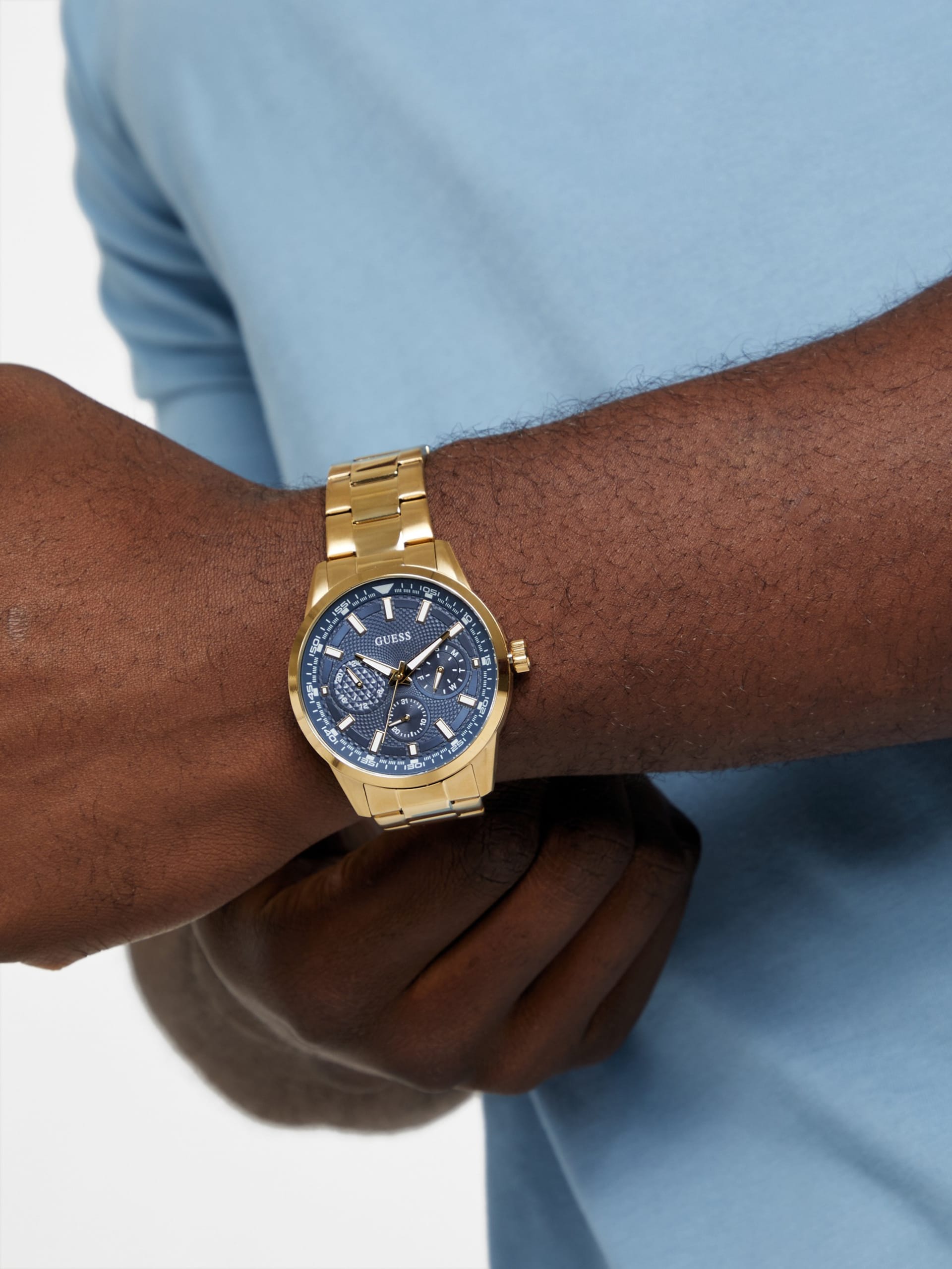 Relógio multifuncional dourado e azul