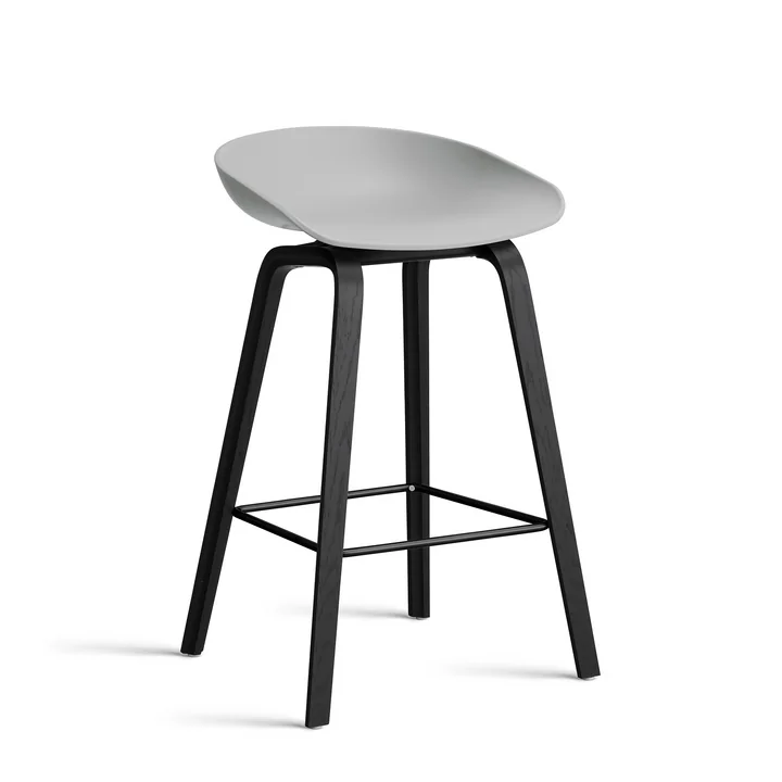 HAY - About A Stool AAS 32 H 75 cm, Eiche schwarz lackiert / Stahl schwarz / concrete grey 2.0 (Kunststoffgleiter)