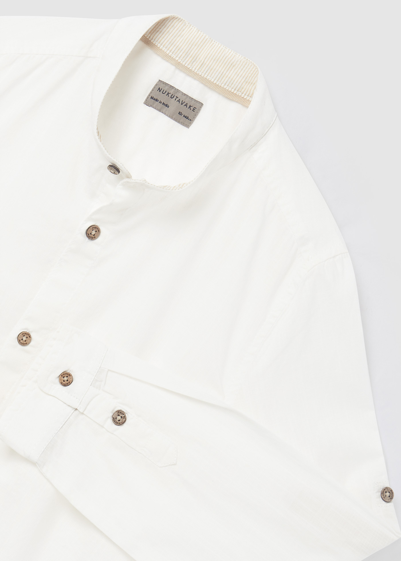camisa pequena com gola mandarim