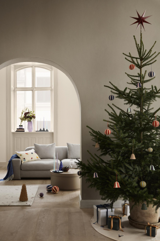 Broste Copenhagen Pinus kerstboom kaars Ø13 burgundy