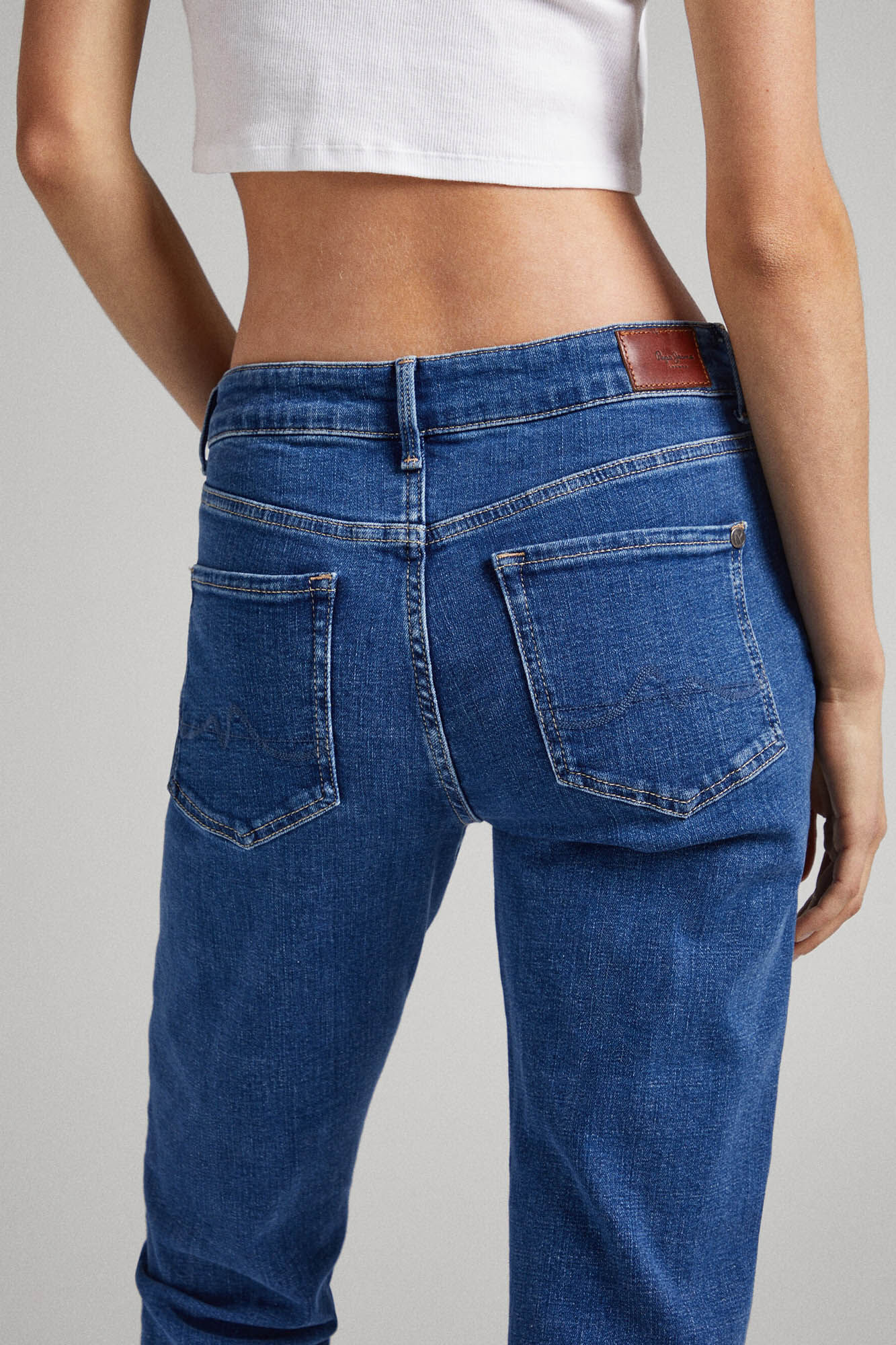 Calça jeans Mary de cintura alta e corte regular