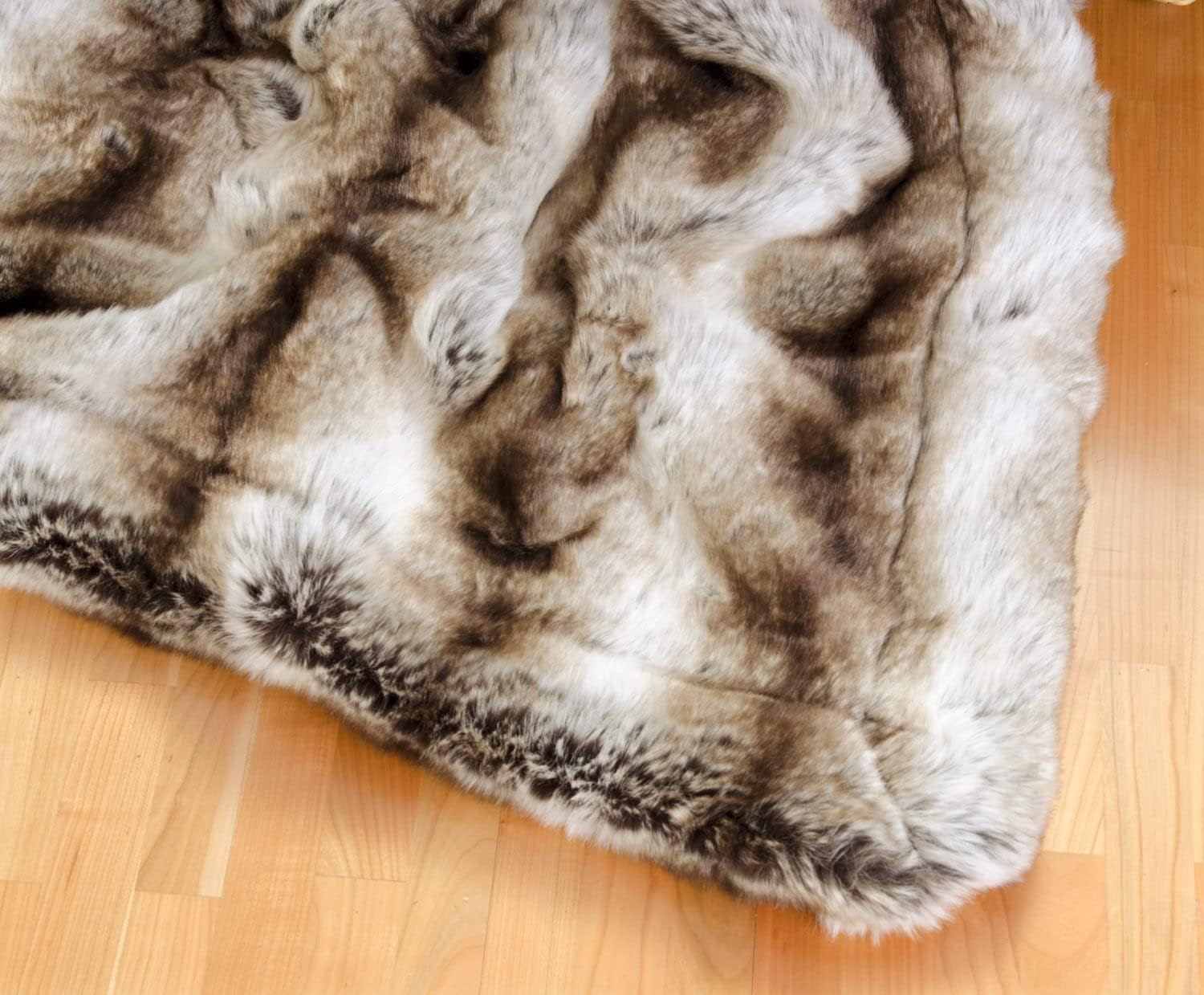 Wohnen & Accessoires GmbH & Co. KG Felldecke, Fellimitat in 5 Größen Webpelzdecke Wolf grau-braun als Kuscheldecke und Tagesdecke (150 x 200 cm)