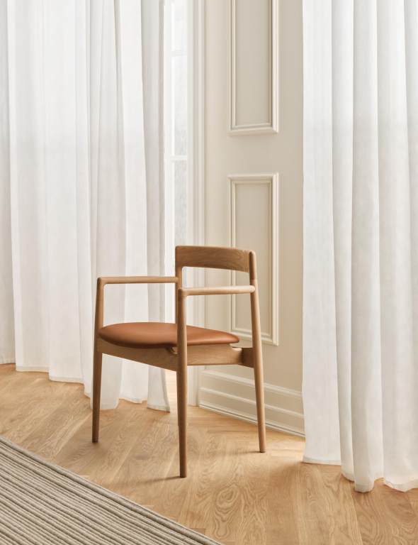 Bolia Calma eetkamerstoel geolied eiken met Quattro leer/light cognac