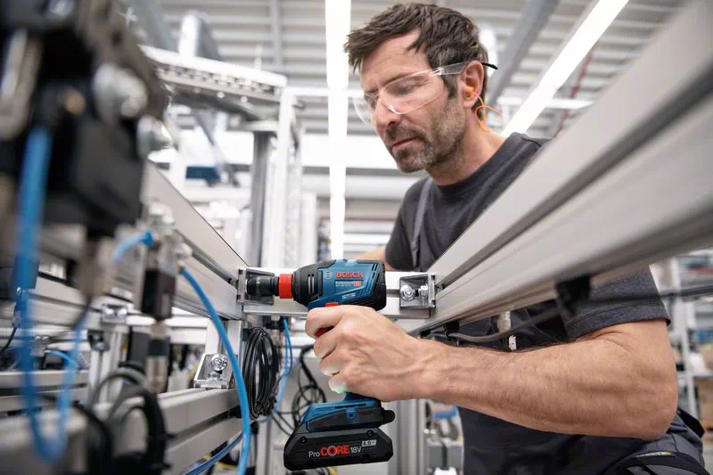 BOSCH COMBI-KIT 4 18V TOOLS: GSR 18V-110C + GDX 18V-210C + GWS 18V-10 + GBH 18V-24C + 1 4.0 AH BATTERY (PROCORE) + 2 5.5 AH BATTERIES (PROCORE) + GAL 1880CV ( L)PROFESSIONAL