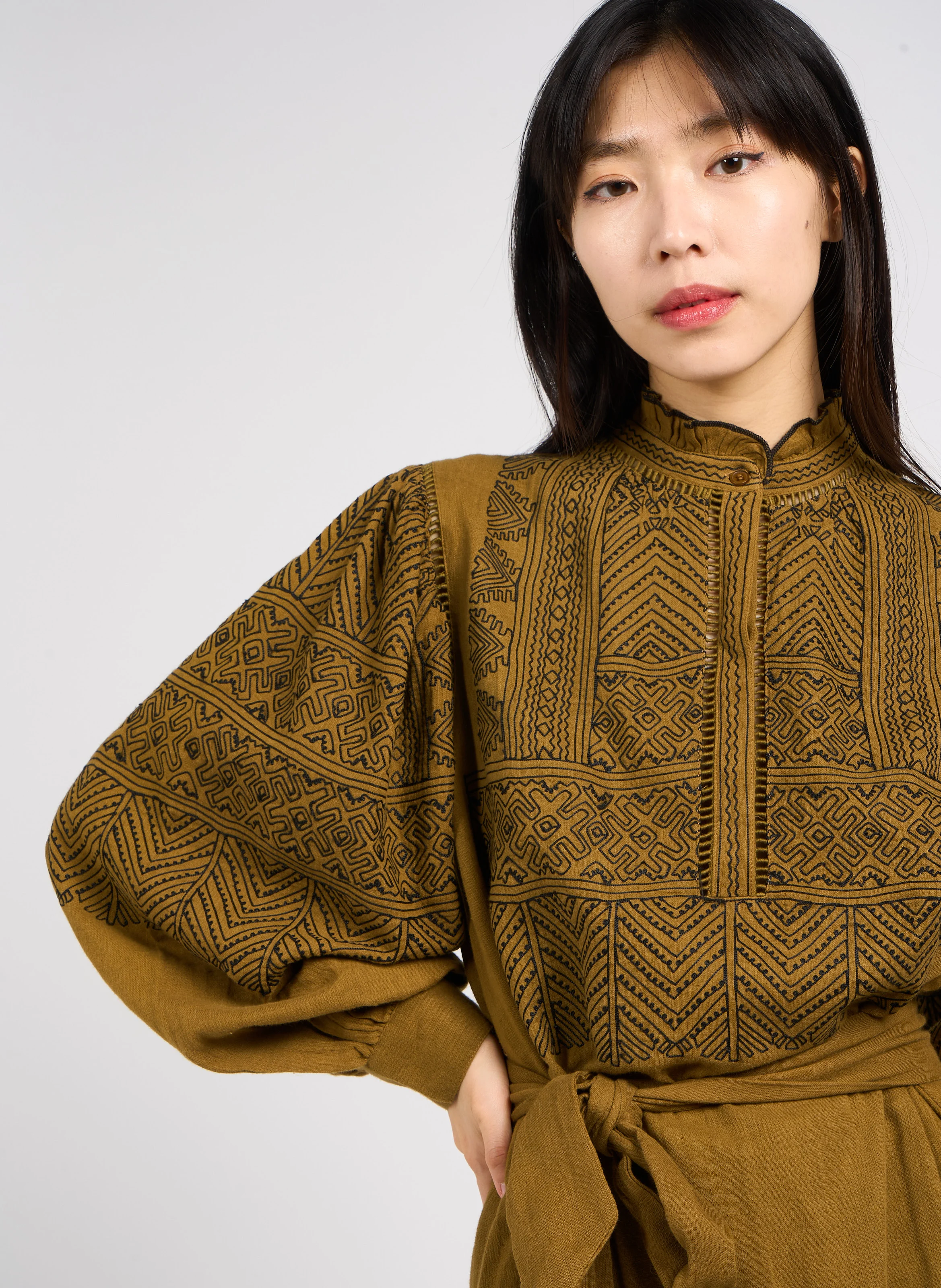 SVETLANA - Robe longue droite col montant en coton | Marron