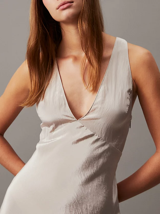 Vestido midi justo com nó nas costas