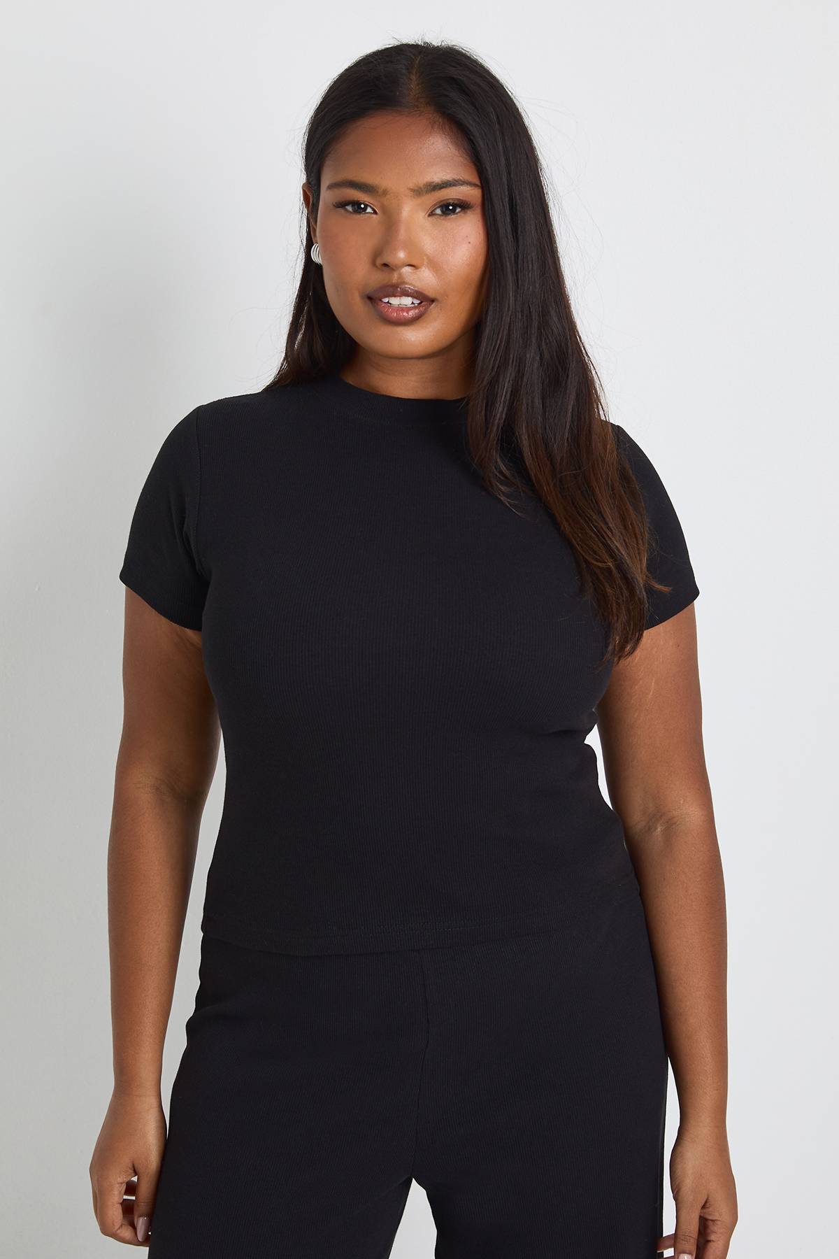boohoo Top Ajusté Long À Manches Courtes En Maille Côtelée Basique Plus