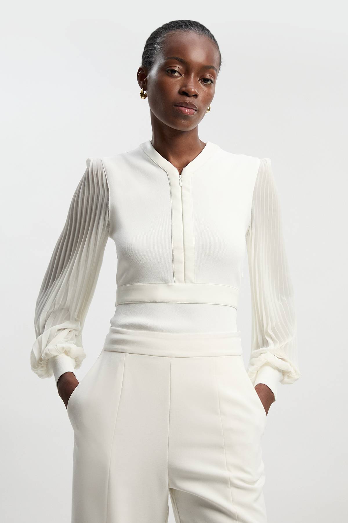 KarenMillen Top plissé à manches tissées avec synthétique