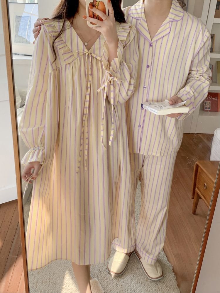 Tanee - Midi-pyjamajurk met pofmouwen, strepen en rucheskraag / overhemd met knopen / broek / set
