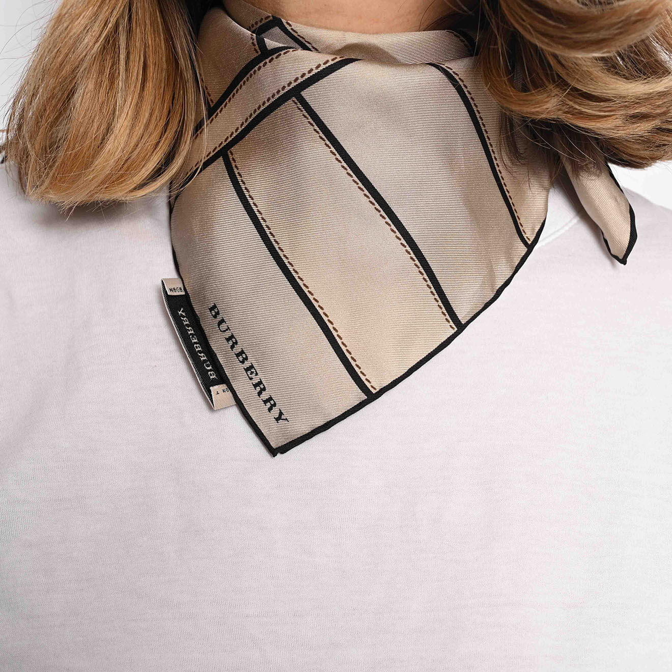 Burberry Carré de Soie beige - Très bon état - 50x50 cm