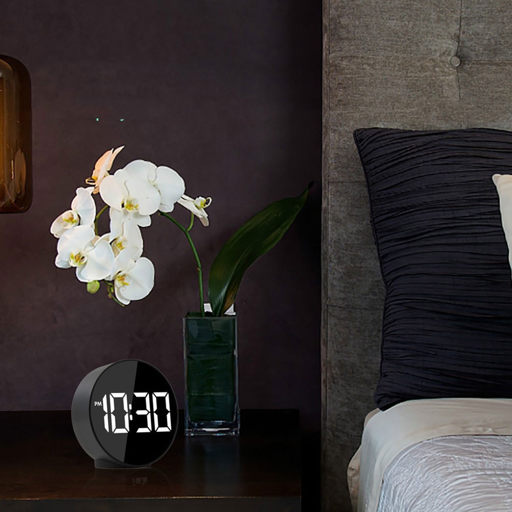 Digitaler LED Wecker USB Uhr mit Extra Grossem Display   Raumtemperatur Anzeige - Schwarz