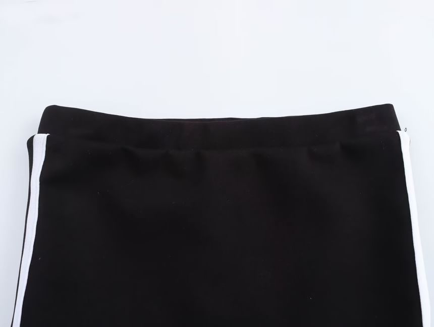Avauntgardo - Crop top met contrasterende rand en elastische tailleband en uitlopende joggingbroek