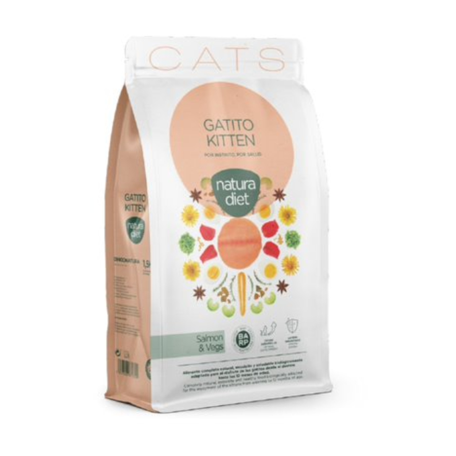 Ração seca Nature Diet para gatinhos, com salmão e vegetais.