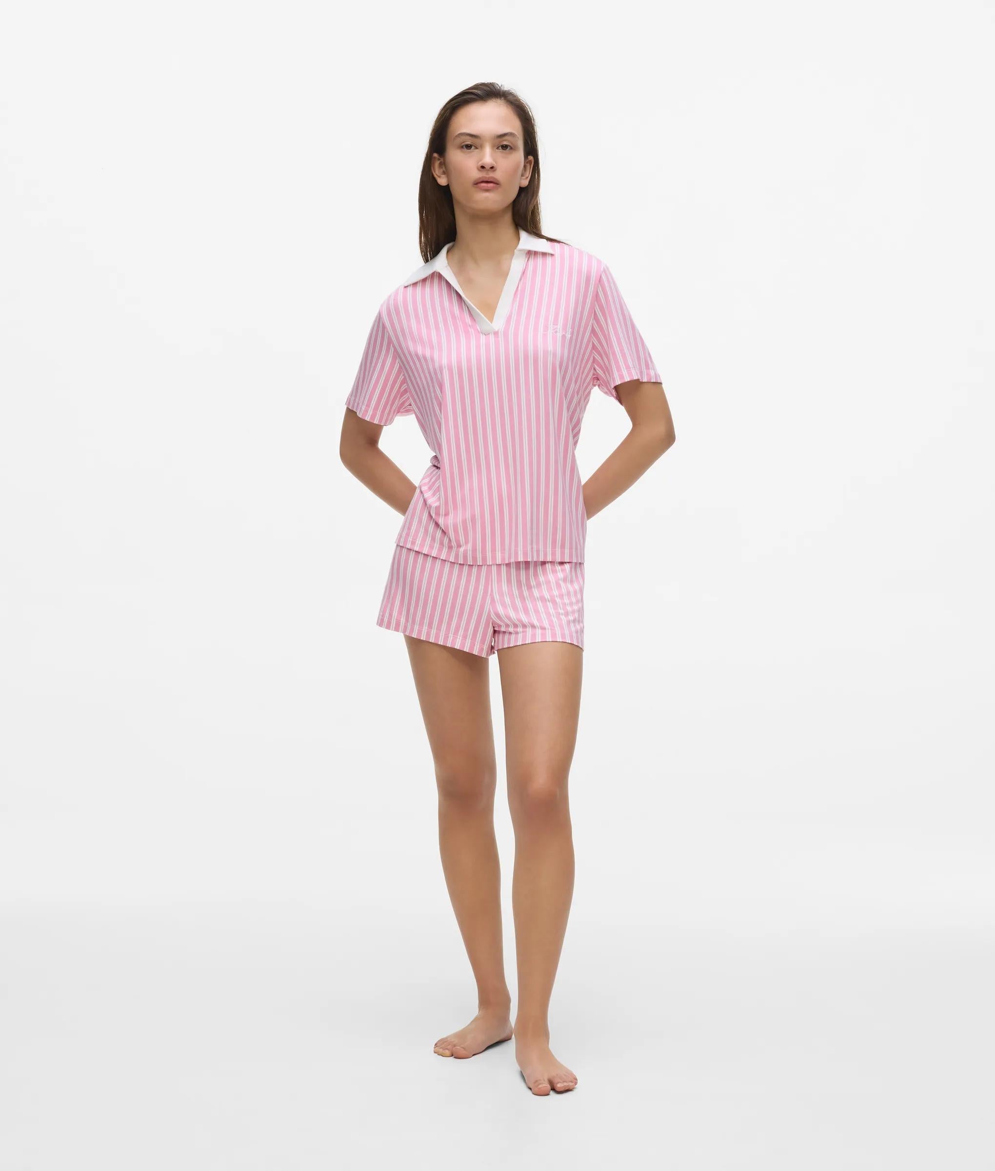 Handtekening gestreepte pyjamaset