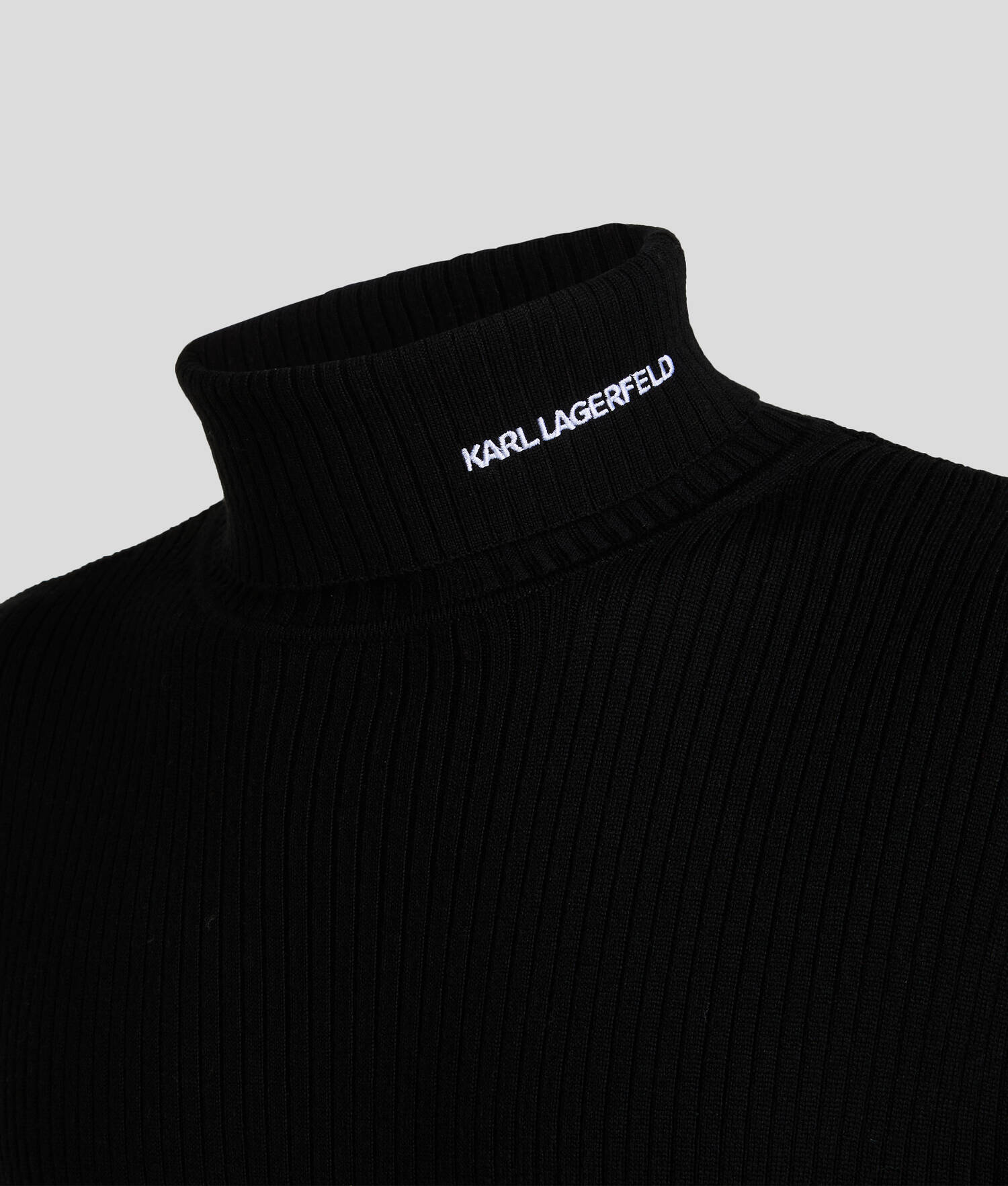PULL À COL ROULÉ COTELÉ AVEC LOGO KARL