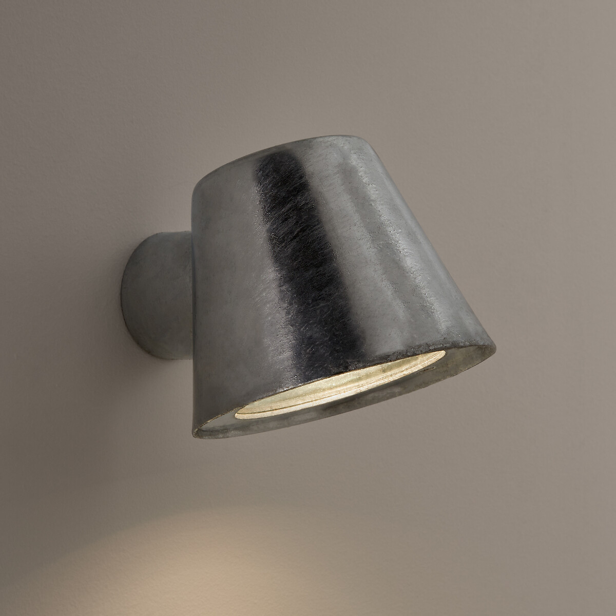 AM.PM<br>Luminária de parede de metal e ferro para uso interno/externo, Tobison