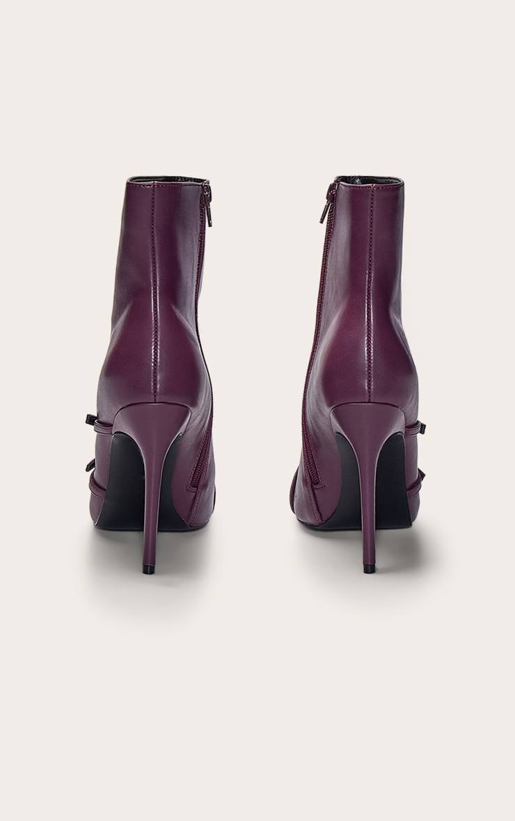Prune Bottine À Talon Avec Brides À Boucles Vernies