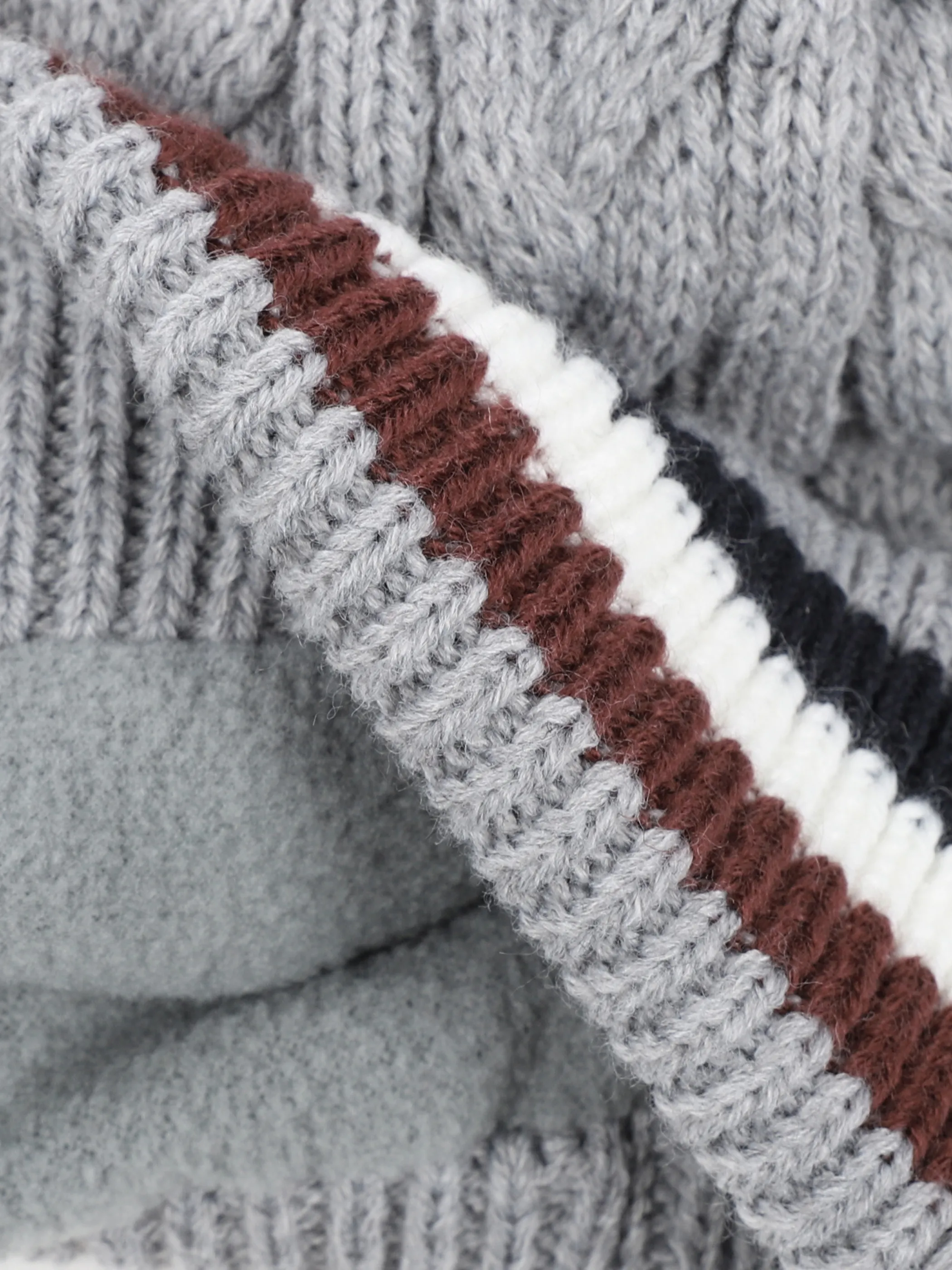 Jungen Strickmütze mit Bommel