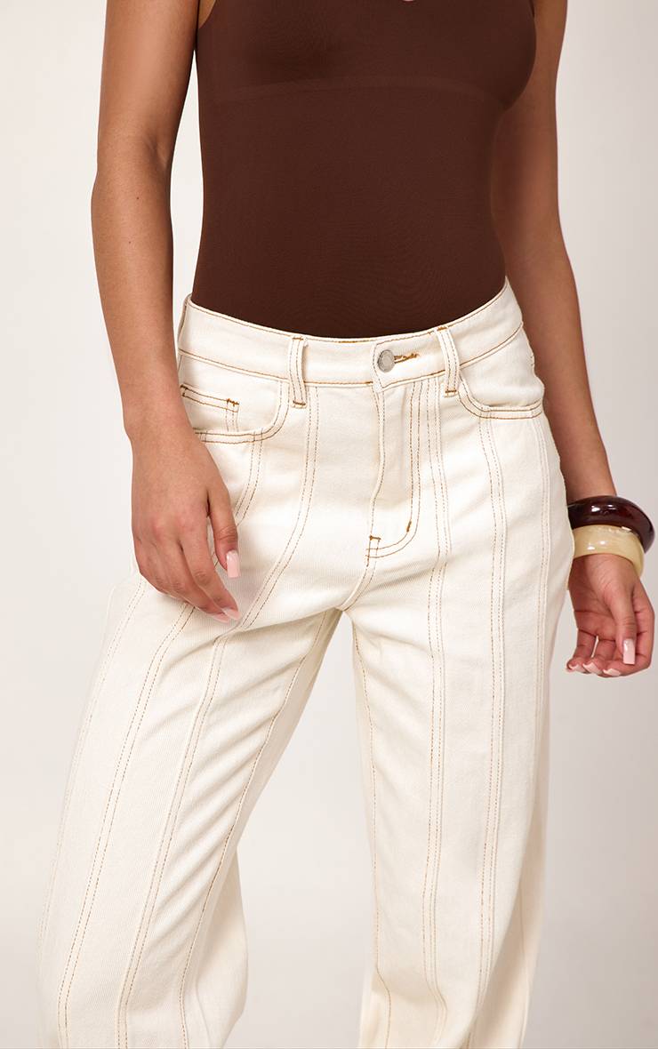 Ecru Jean Droit À Détails De Coutures