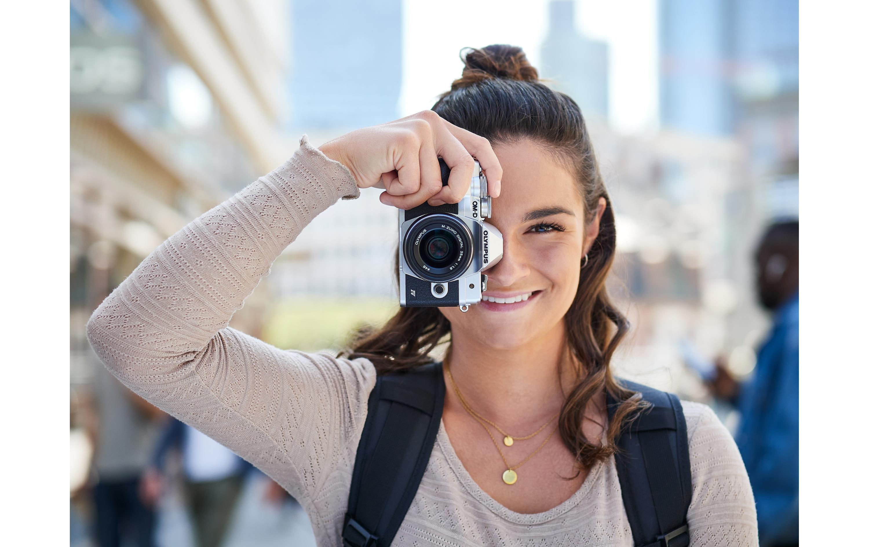 Fotokamera E-M10 Mark IV Kit 14-42 Schwarz<br>Kompakte Fotokamera mit Bildstabilisator und Sucher