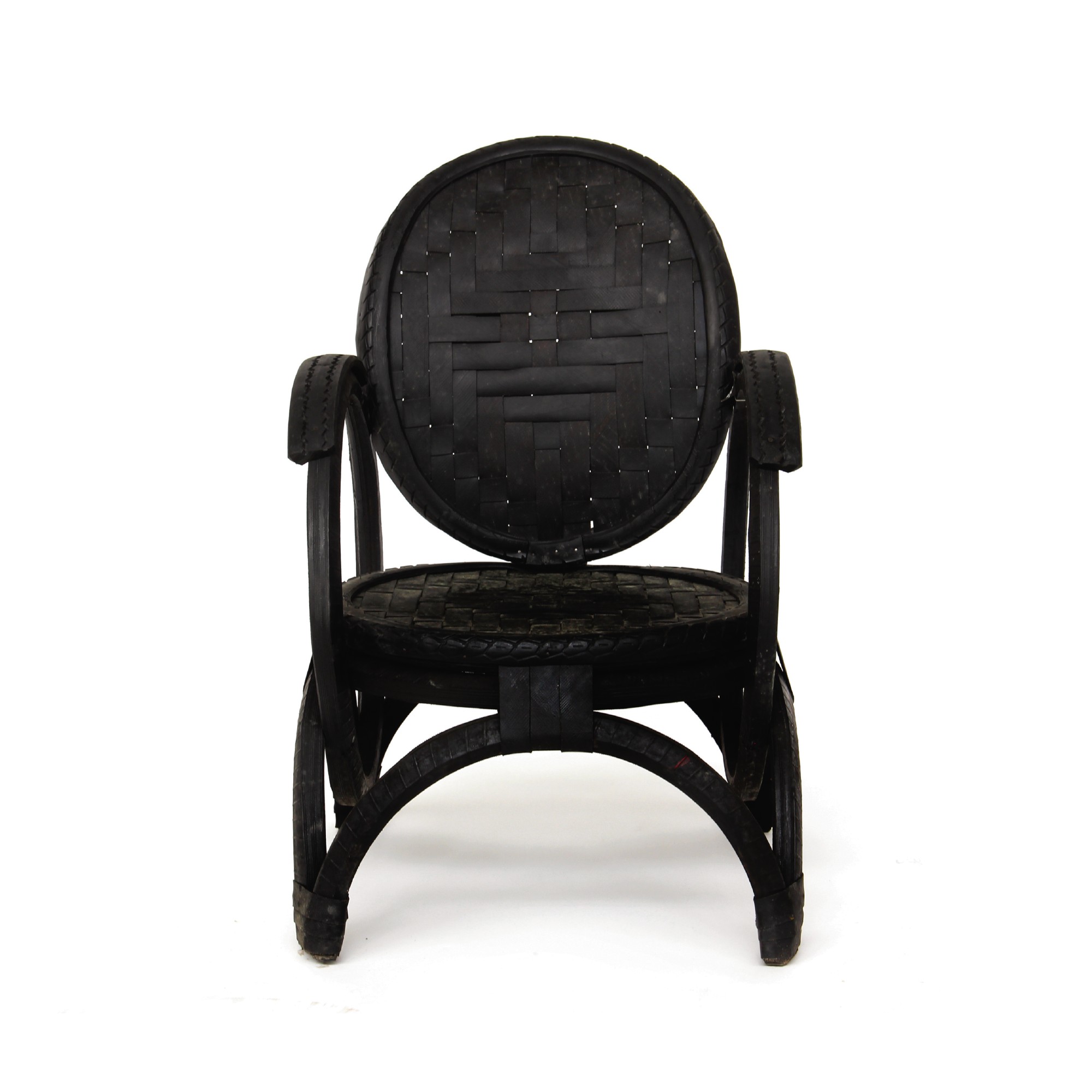 Sessel aus Autoreifen, schwarz, T 58 cm, B 52 cm, H 93 cm von fischer's lagerhaus