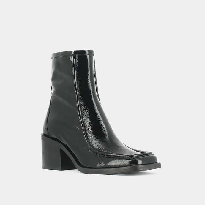 Boots à talons et bouts carrés, avec coutures apparentes  vernis plissé noir