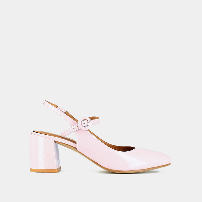 Salomés à talons et bouts pointus  en vernis rose clair