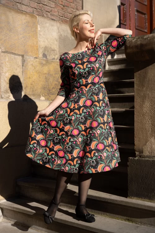Topvintage Boutique Collection Adriana Kaleidoscope swing jurk in zwart en multi