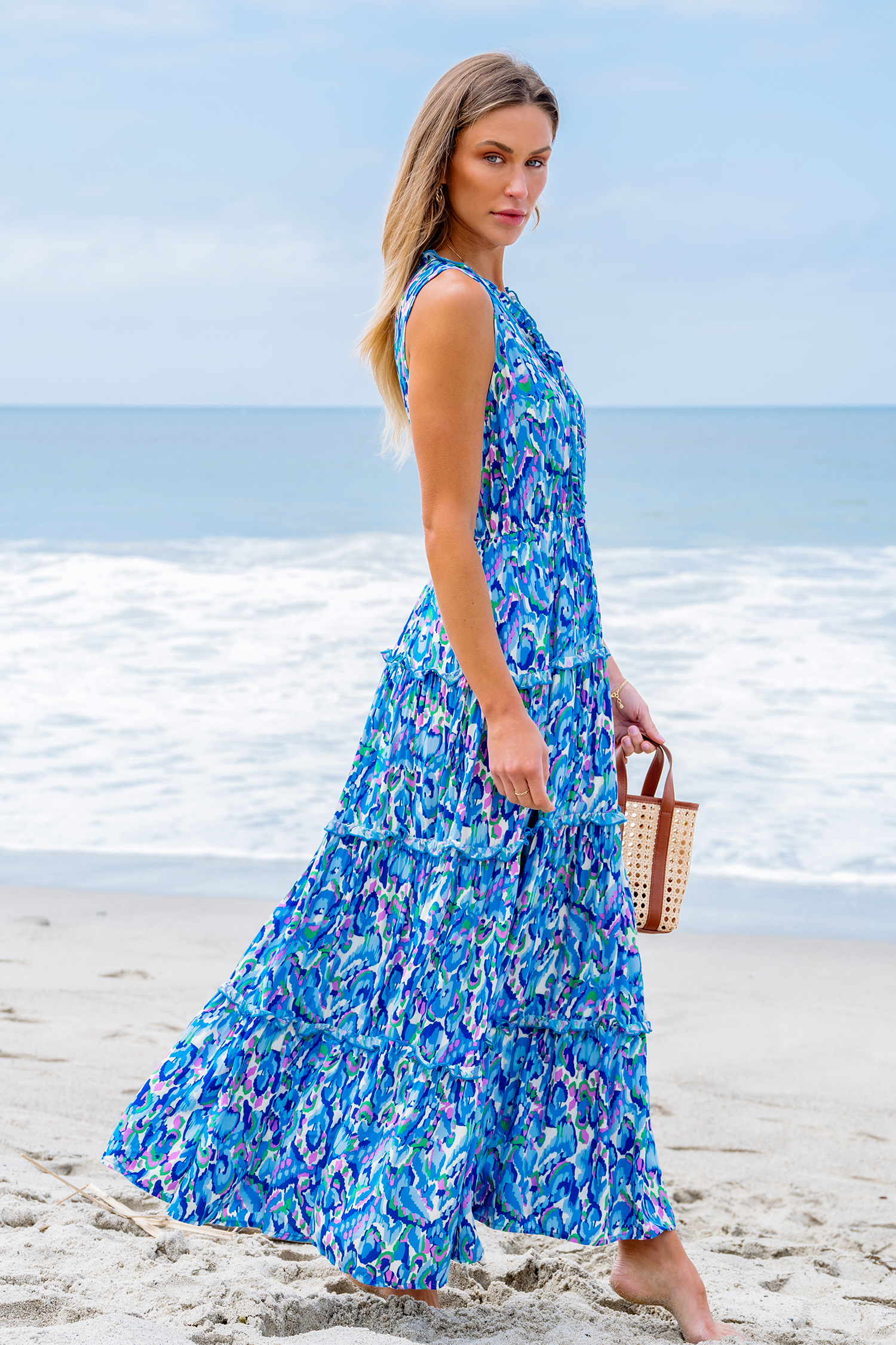 Robe maxi sans manches à volants et imprimé abstrait