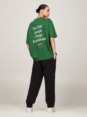 Camiseta Tommy x Awake NY com slogan nas costas