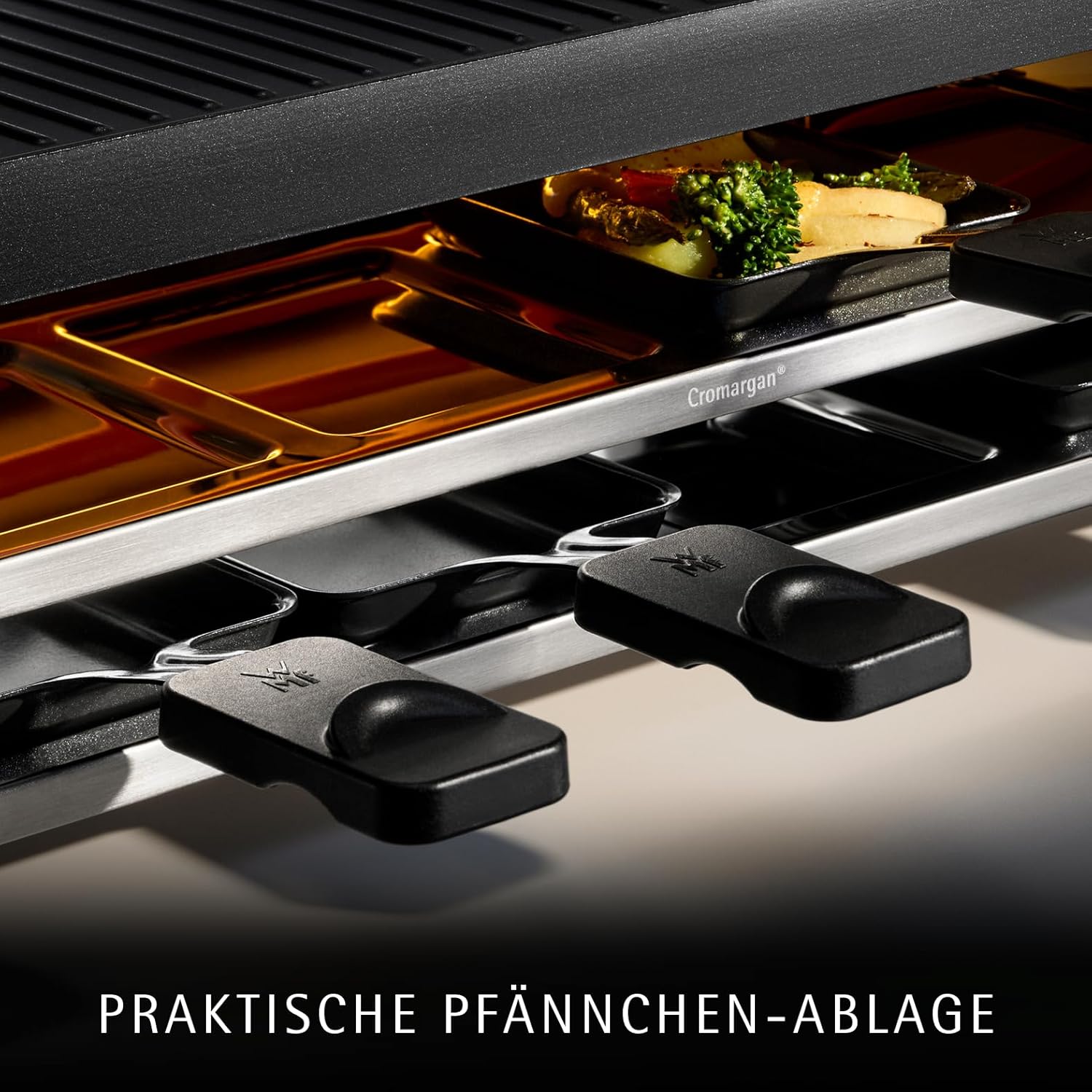 WMF Lono Selection Raclette Grill 8 Personen – Hochwertiger Cromargan Edelstahl, 1500W Leistung, keramikbeschichtete Grillplatte, 8 Pfännchen und Spatel, Temperaturregelung und Ablage