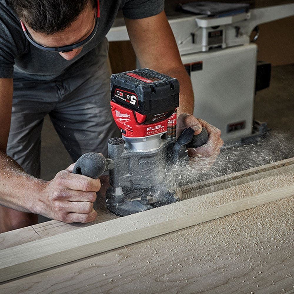 MILWAUKEE 18V FUEL™ Aparador de Revestimento Laminado M18FTR-0