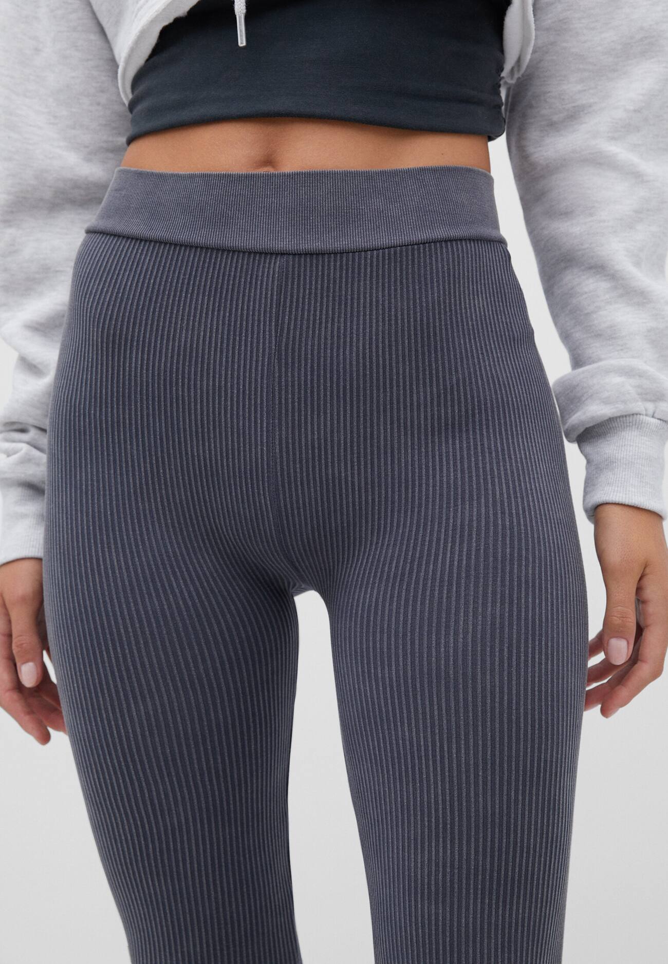 Leggings flare sem costura com fenda