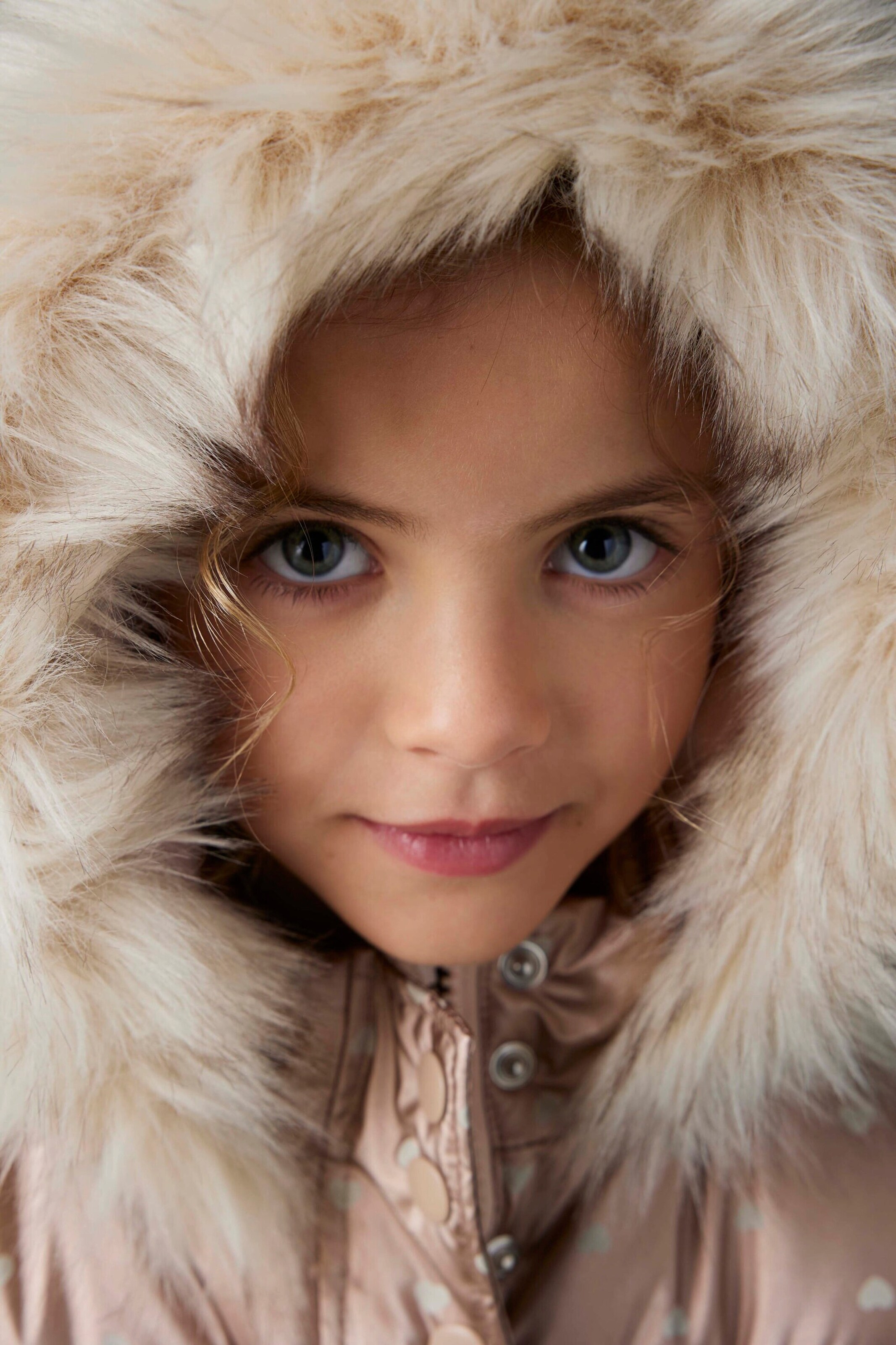 Vertbaudet Mädchen Steppjacke mit Kapuze und Fleecefutter, Wattierung Recycling-Polyester rosa bedruckt