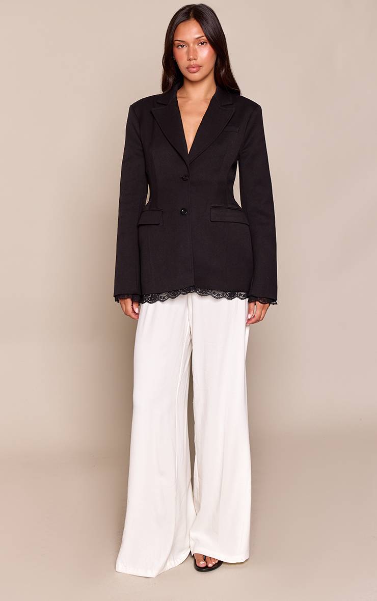 Blazer Cintré Taille Marquée Hanches Sculptées Détail Dentelle