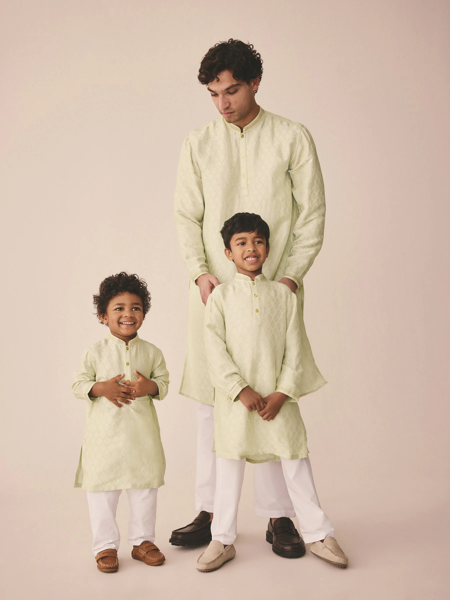 Lichtgroen geborduurd - Kurta (3mnd -16jr)