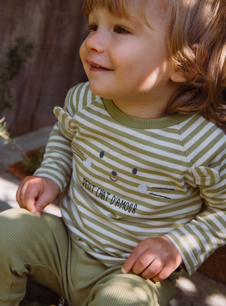 Ensemble t-shirt, legging et bandana écru et vert argile